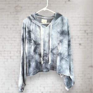American Eagle Oversize Cropped Tie Dyed Hoodie. Size Medium. NWT.